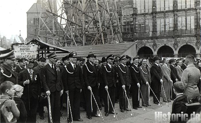 "Betriebszelle Bremen der 5./IR 16 Oldenburg grüsst die Heimatstadt" - Bremer Marktplatz