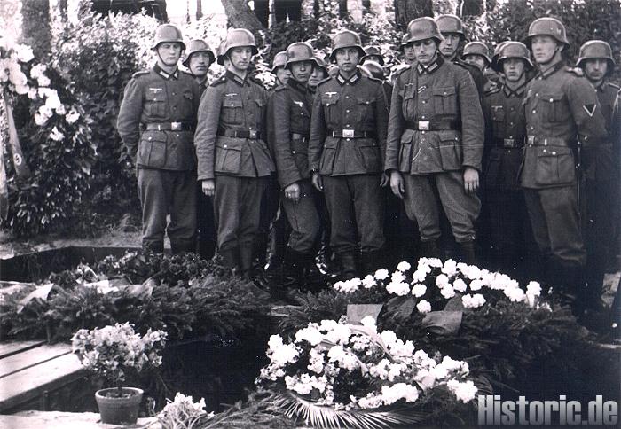 Das Grab von Hauptmann Hans-Ludwig Hingst - Adjudant Stab 22. ID