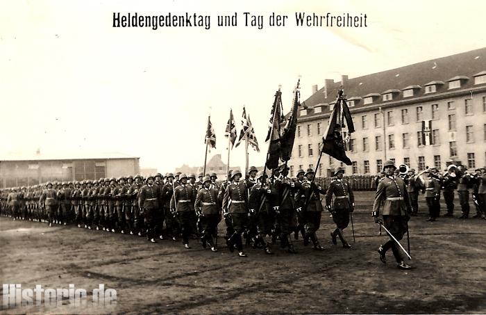 Vorbeimarsch an General Sponeck
